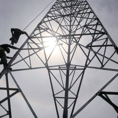 Internet 5G de telecomunicaciones de soporte autónomo Antenna de acero angular de 3 patas