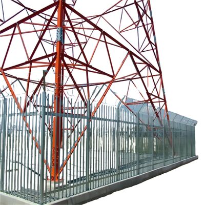 Torre de acero angular de 4 patas diseñada para cumplir con los estándares ANSI TIA y EN, que ofrece soporte para proyectos de infraestructura de telecomunicaciones y energía