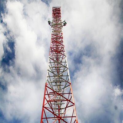 10 16 22 28M Torre de telecomunicaciones rural al aire libre autosuficiente galvanizada de acero angular de 3 patas ligeras 5G 4G Wifi