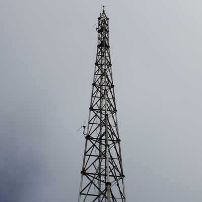 torre de comunicación tubular de la prueba de la tormenta de arena del desierto de 3 piernas de los 25M los 32M resistente a altas temperaturas para la región árida