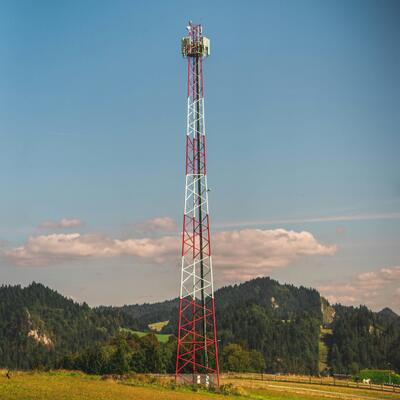 torre resistente a los choques tubular del enrejado de los 35M los 55M 3 piernas para el ambiente propenso a la vibración del lado ferroviario de la manera