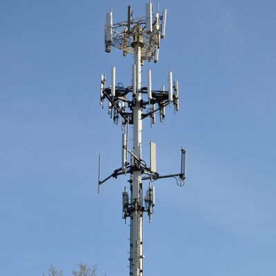 13 22 Torre de comunicación monopolar de plataforma integrada de 30 metros para el complejo hospitalario
