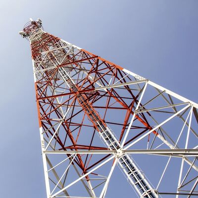 torre de acero patas del ángulo del diseño 4 de la plataforma dual de los 20M los 30M los 40M para la estación de carretera