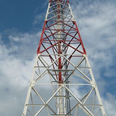 Radio triangular de alta resolución Telecom 3 piernas torre de acero tubular 40M/S