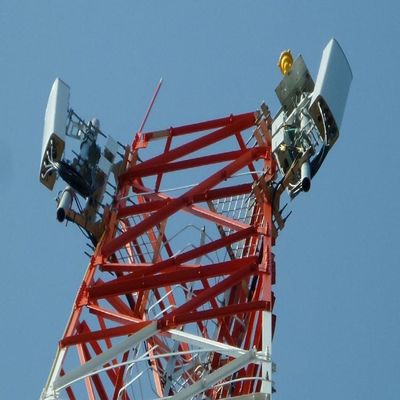 Televisiones por satélite Microondas señal de radio Estrutura de acero Torre de comunicaciones inalámbricas Mastro de 3 patas Torre de acero angular