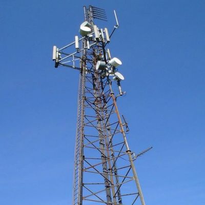 Telecom Tubular Acero Torre de 3 piernas Red móvil 4G 5G señal de radio Antena Triangular Torre de telecomunicaciones y accesorios