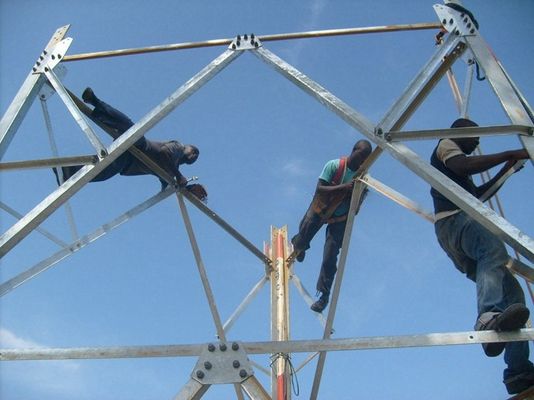 5 10 15 20 25 30 M de auto-apoyo de acero angular galvanizado con 3 patas torre 5-100M