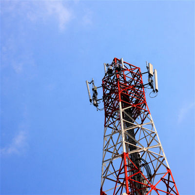 Torre de comunicación de cuatro patas de acero