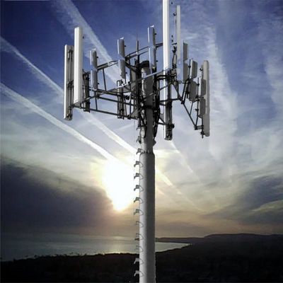 El monopolio de la torre del mástil de telecomunicaciones galvanizado por inmersión en caliente de 30 metros Q345B/A572 Material