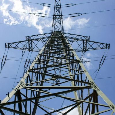 Torre de alta tensión eléctrica de hierro de ángulo Velocidad del viento 30-180 Km/h 132kv Torre de transmisión