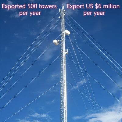 Torre robusta de cables de acero diseñada para soportar condiciones de viento adversas, con acero de alta resistencia y pernos y tuercas con certificación ISO.