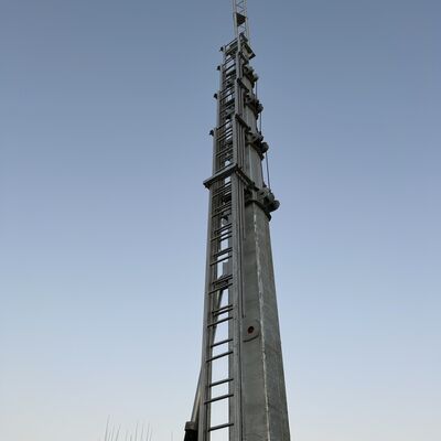 Iluminación de acero galvanizado telescópico + comunicación 15 20 25M 5G 4G Wifi Torre de emergencia móvil