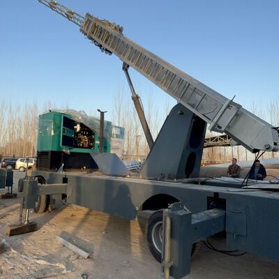 Torre telescópica de trabajo pesado con desviación vertical inferior a uno por mil ofreciendo rendimiento para tareas de comunicación e iluminación