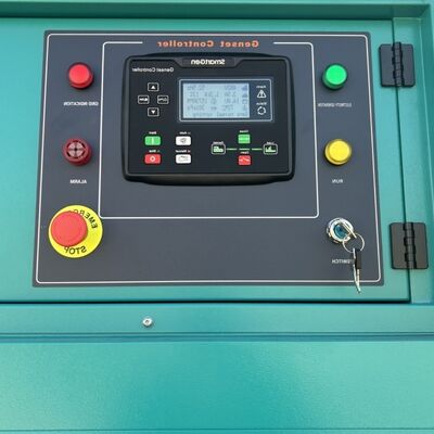 Torre telescópica de trabajo pesado con desviación vertical inferior a uno por mil ofreciendo rendimiento para tareas de comunicación e iluminación