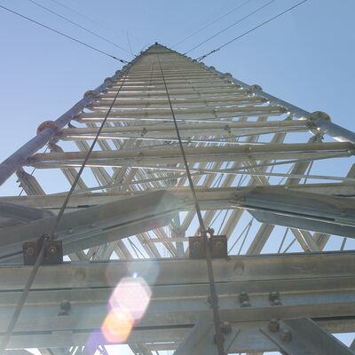 20m-60m Precio de comunicación inalámbrica Iron Telecom Cable arriostrado 5g Antena de radio WiFi ISP Torre de Internet en venta