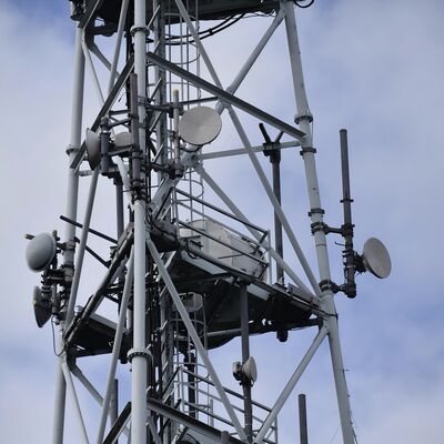 15 23 31M Torre de telecomunicaciones tubular de acero galvanizado de bajo mantenimiento y 3 patas para exteriores 5G 4G Wifi rural