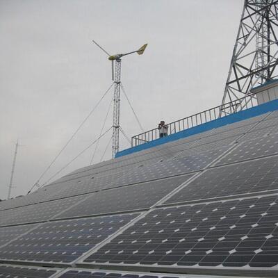 Torre de antena accionada solar con el acero galvanizado 22 de respaldo de batería 32 mástil de las telecomunicaciones de los 42M 4G 5G