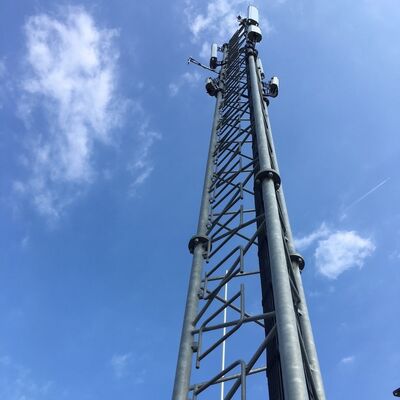 17 27 37M 3 Piernas Tubulares de acero galvanizado de banda múltiple exterior 5G 4G Microondas Mast de comunicación de señal de televisión