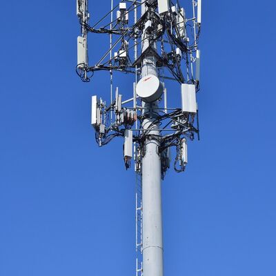 16 24 32M Monopolo estético urbano de acero galvanizado autoportante al aire libre 5G 4G Paisaje satelital Torre de telecomunicaciones