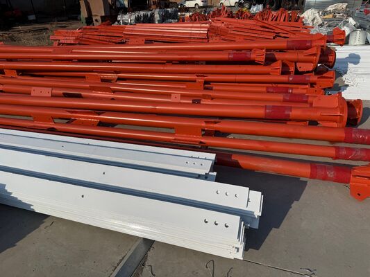 Torre Tubular de Acero de 30M y 3 Patas Diseñada para Aplicaciones de Telecomunicaciones, Microondas, Monitoreo, Observación y Seguridad