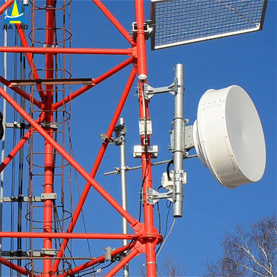 Torre de acero tubular de 3 patas personalizable diseñada para instalaciones de vigilancia y seguridad de telecomunicaciones en exteriores