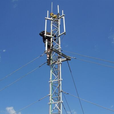 vida de servicio larga de la torre Guyed del alambre de la prueba de corrosión de los 20M los 30M para la comunicación del área remota