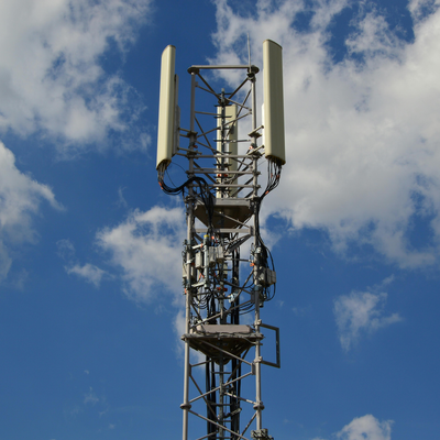 torre resistente sísmica de las telecomunicaciones de la montaña tubular de 3 patas del 18M los 42M antichoque del nivel 9 para el área de gran altitud