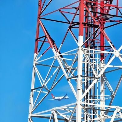 40M 80M Q355 de acero con 4 patas Torre de telecomunicaciones resistente al viento galvanizado para la zona de viento fuerte costera