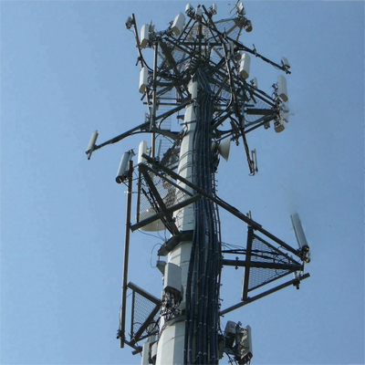 Torre de acero resistente a la intemperie de 30 m para un rendimiento de señal superior