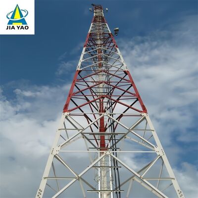 Torre de acero Legged del ángulo de la protección contra rayos 3 de los 32M para la estación base del parque industrial 5G