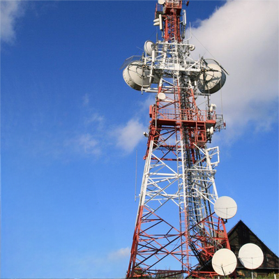 torre de acero patas galvanizada del ángulo de 4 de la inmersión caliente de los 20M los 30M los 45M para el parque industrial 5G del comercio electrónico