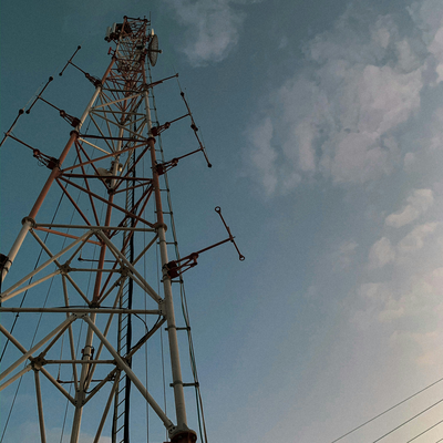 el reborde de los 45M conectó el mantenimiento fácil de la torre de las telecomunicaciones de 3 tubos para el eje de la terminal de autobuses