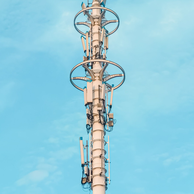 paisaje monopolar de la torre del perfil delgado de los 32M amistoso para la calle peatonal urbana