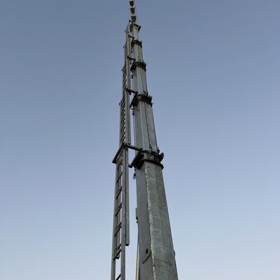 Torre de mástil de acero telescópico portátil de 12 a 25 m para estación base móvil y vigilancia temporal de eventos con sistema de elevación eléctrica y base de despliegue rápido