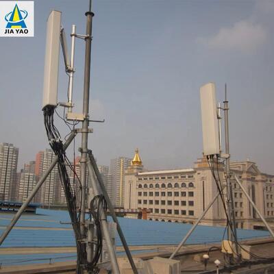 Torre monopolo liviana en la azotea de 25M, 30M y 40m para densificación urbana de células pequeñas 5G con huella de base pequeña y acero galvanizado